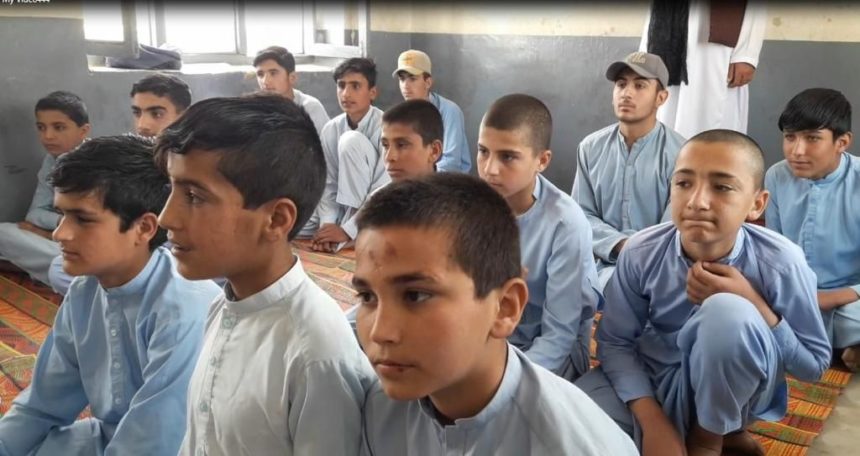 صدها کودک در استان کنر بخاطر نبود مکتب از آموزش بازمانده‌اند