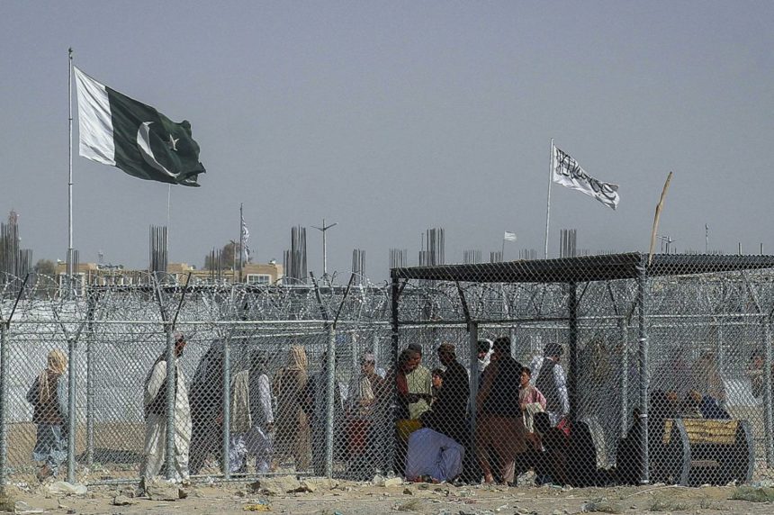 رهایی ۲۶ شهروند افغانستانی‌ از زندان‌های پاکستان