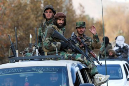 پوشیدن لباس اردوی‌ملی برای نظامیان گروه طالبان اجباری شد