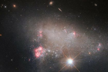 تصویر درخشش ستاره‌ی تنها در تلسکوپ هابل