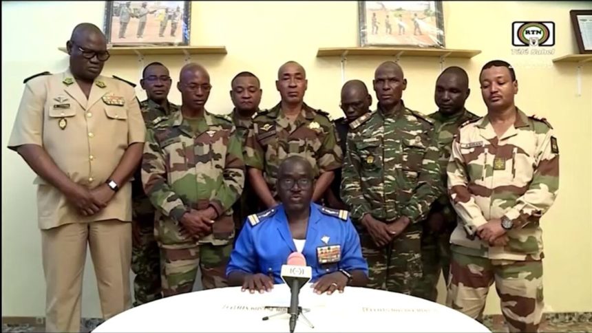 فرماندهان ارتش به زور رییس جمهور نایجر را برکنار و قدرت را در دست گرفتند