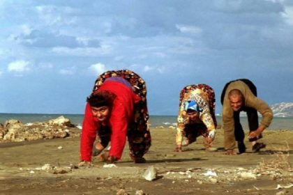 خانواده‌ی در ترکیه چهار‌دست و پا راه می‌روند