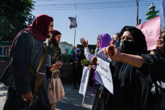 نزدیک به ۲۰۰ هزار تن در جهان خواستار پایان نقض حقوق بشر از سوی گروه طالبان شدند