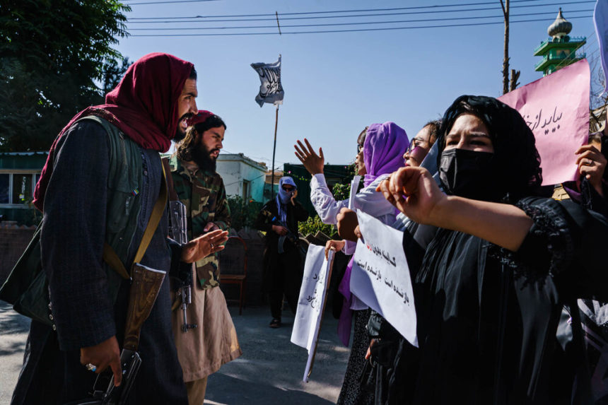 نزدیک به ۲۰۰ هزار تن در جهان خواستار پایان نقض حقوق بشر از سوی گروه طالبان شدند