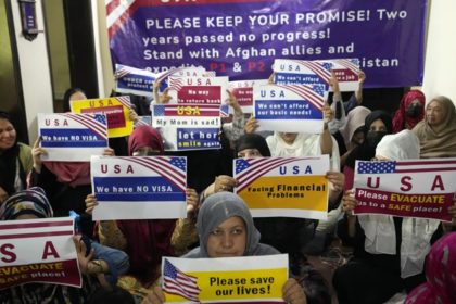 اعتراض پناه‌جویان افغانستانی به دلیل رسیدگی‌نشدن به پرونده‌های شان از سوی امریکا