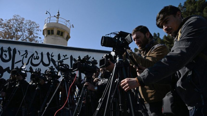 فدراسیون بین‌المللی روزنامه‌نگاران سرکوب خبرنگاران در افغانستان را محکوم کرد