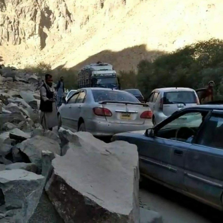 شکایت مسافران و رانندگان از مسدود‌شدن سالنگ‌ها و عدم معیاری‌بودن بزرگ‌راه بغلان_بامیان