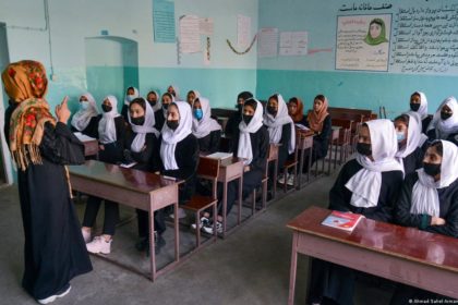 تجلیل از روز آموزگار در بلخ بدون حضور آموزگاران زن