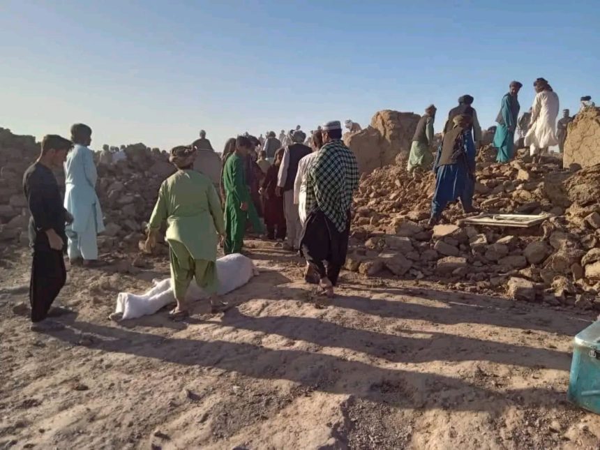 گروه طالبان از اختصاص‌‌ دادن ۱۰۰ میلیون پول رایج افغانستان برای رسیدگی به آسیب‌دیدگان هرات خبر دادند