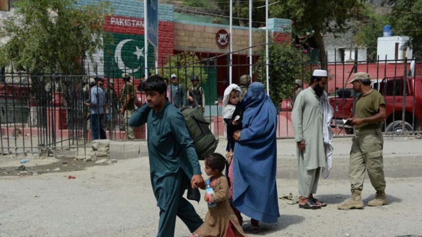 عفو بین‌الملل از پاکستان خواست تهدید خود مبنی بر اخراج پناه‌جویان افغانستانی را عملی نکند