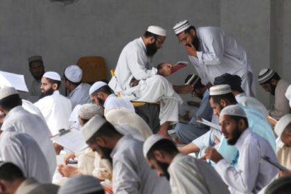 اعتراف یک مقام گروه طالبان در باره‌ی اشغال کرسی‌های دولتی از سوی آخوند‌ها