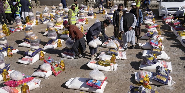 بر‌ای بیش از چهار خانواده‌ی نیازمند در استان سمنگان بسته‌های مواد غذایی توزیع شد
