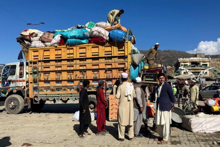 دیدبان حقوق‌بشر: مقام‌های پاکستانی مرتکب تخلفات گسترده‌ علیه مهاجرین افغانستانی‌ شده‌اند