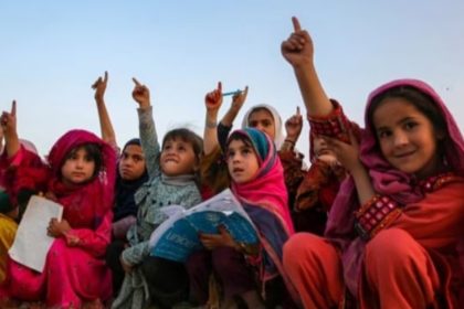وزیر سابق آموزش کشور: می‌توان گروه طالبان را در‌باره‌ی باز‌گشایی مکتب‌های دخترانه متقاعد کرد