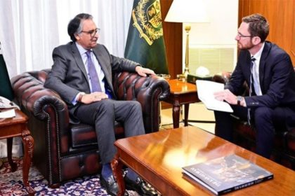 گفت‌و‌گوی توماس وست با وزیر خارجه‌ی پاکستان در‌باره‌ی افغانستان