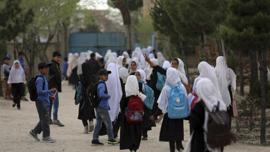 تغییر‌‌دادن مکتب‌ها به مدارس دینی توسط طالبان