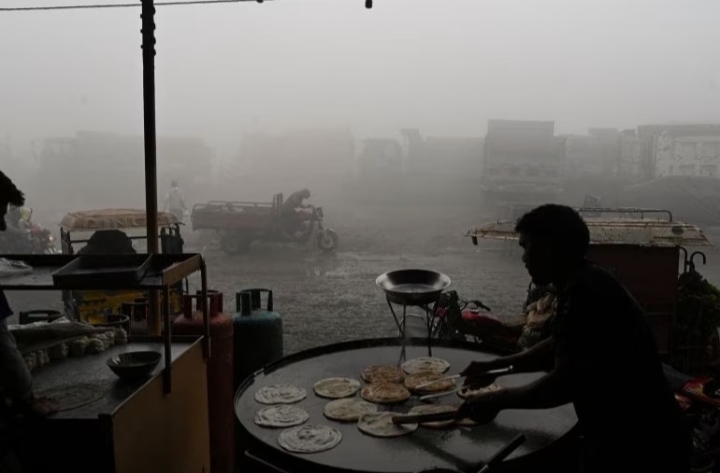 پاکستان برای اولین‌بار از باران مصنوعی برای مبارزه با آلودگی استفاده کرد