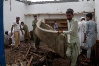 نُه نفر از اعضای یک خانواده در نتیجه‌ی ریزش یک سقف در پاکستان جان باختند