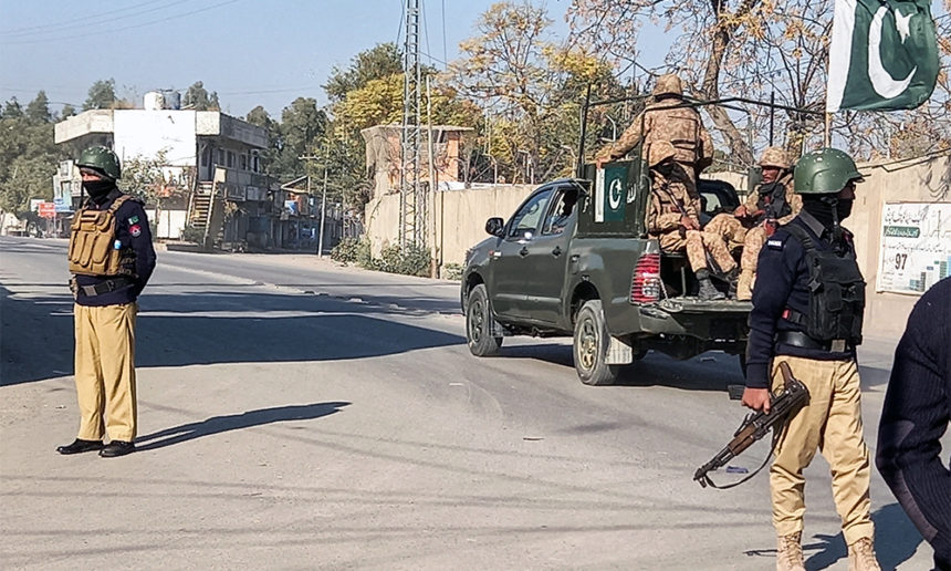 حمله بر دیره‌ی اسماعیل‌خان؛ پاکستان: دو مهاجم انتحاری افغانستانی بودند