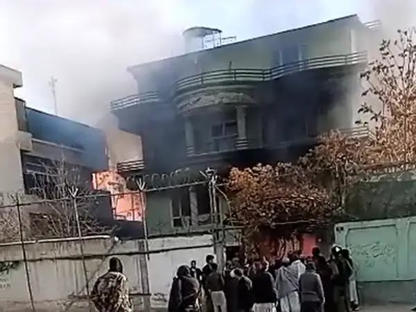 به آتش‌ کشیده‌شدنِ خانه‌ی یک عضو پیشین مجلس نمایندگان توسط گروه طالبان در استان کابل