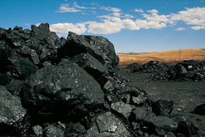 افزایش قیمت زغال سنگ در استان فراه زمستان را سردتر کرده‌است