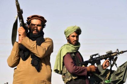 سلاح‌های دست داشته‌ی طالبان استان فراه از درآمد کشت و قاچاق مواد مخدر است