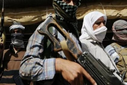 طالبان در پشت‌رود استان فراه بازار گرم سلاح‌فروشی دارند