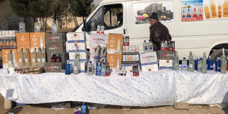 یک شهروند اوزبیکستان به اتهام قاچاق مشروبات الکلی در استان بلخ توسط گروه طالبان دست‌گیر شد