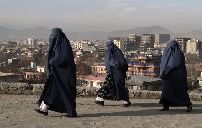 زنان افغانستان در سال ۲۰۲۳ با افزایش محدودیت‌ها روبه‌رو بودند