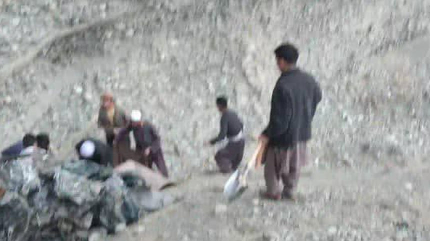 از اثر سقوط یک موتر به دره‌ای در استان بدخشان سه زن و دو کودک جان باختند
