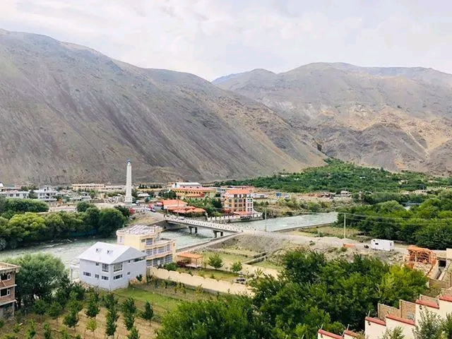 گروه طالبان در پنج‌شیر برای تسلیم شدن اعضای جبهه‌ی مقاومت‌ملی بستگان آن‌ها را دست‌گیر می‌کنند