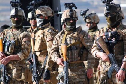 افسران سابق نیروی دریایی آمریکا: نیروهای امنیتی پیشین تحت پیگرد بی‌رحمانه‌ای طالبان هستند