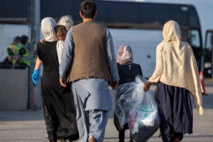۲۷۳‌‌ پناه‌جوی افغانستانی از پاکستان به کانادا منتقل شدند