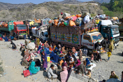 نزدیک به ۱۰۰ مهاجر افغانستانی از پاکستان اخراج‌ شدند