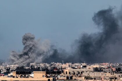 بیش از ۱۰۰ غیرنظامی از اثر حمله‌ی اسراییل به رفح جان باختند
