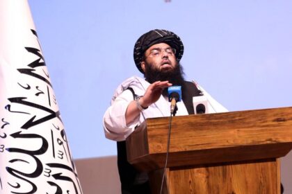 مولوی عبدالکبیر: طالبان امور شان را بدون در‌نظر‌داشت اقلیت و اکثریت پیش می‌برند