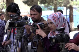 هشدار مرکز خبرنگاران در مورد منع کامل کار زنان در رسانه‌ها توسط گروه طالبان