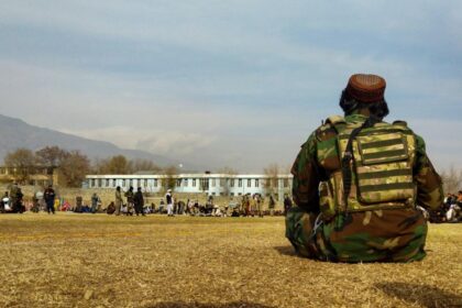 گروه طالبان یک تن را در استان فراه شلاق زدند