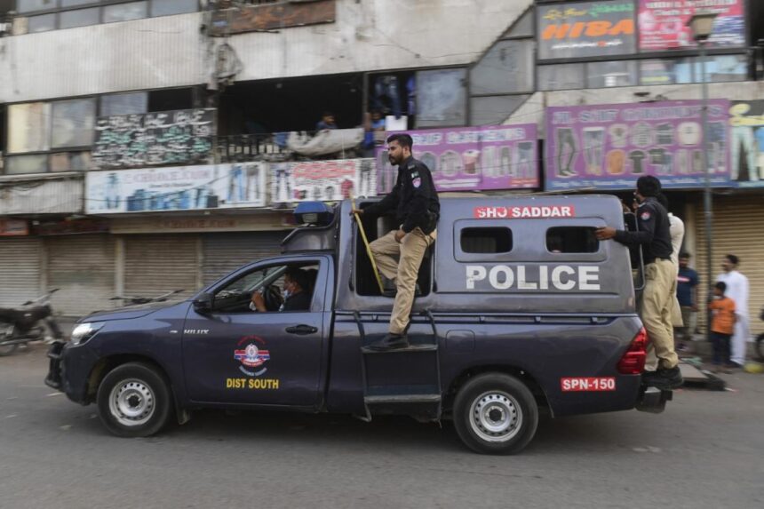 پلیس پاکستان سه شهروند افغانستانی را در پیوند به طرح حمله به زندان محل نگهداری عمران‌خان بازداشت کرد