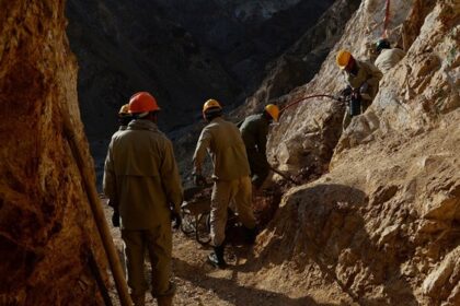 وزارت معادن طالبان: قرارداد نزدیک به ۱۵ معدن در ۱۴۰۲ امضا شده‌است