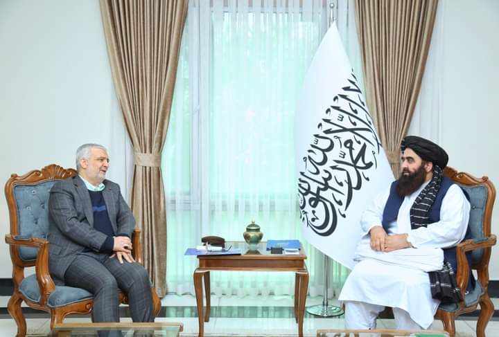 متقی با نماینده‌ی ویژه‌ی ایران برای افغانستان دیدار کرد