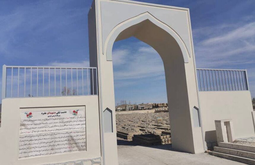 برای «قبرستان دشت لیلی» در قندهار از سوی طالبان دروازه و لوح معلوماتی ساخته شد