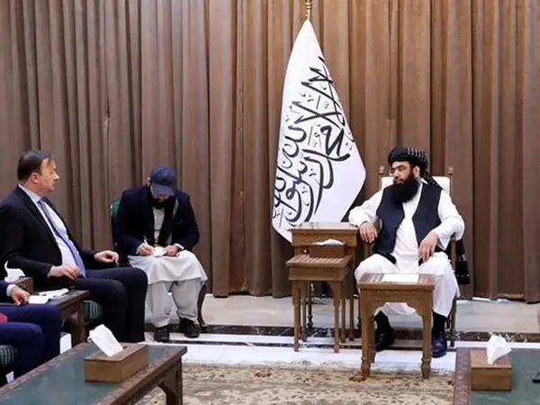 مولوی عبدالکبیر با سفیر ناروی در کابل دیدار کرد