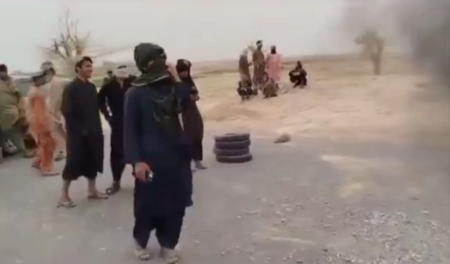 گروه طالبان در استان فراه به سوی سه تن از معترضان تیراندازی کردند
