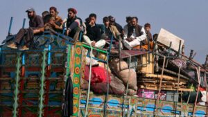 عفو بین‌الملل: پاکستان باید اخراج مهاجران افغانستانی را متوقف کند