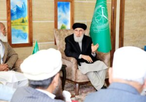 حکمت‌یار برخلاف دستور وزیر عدلیه‌ی طالبان برای سومین روز پیهم ملاقات‌های سیاسی‌ انجام داد